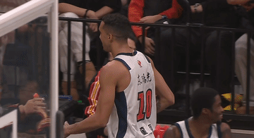 宁队输广东30分！杨鸣个人没输，赢了杜锋一回