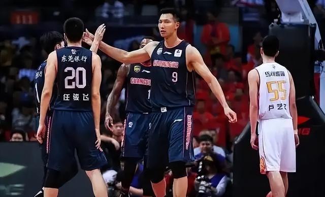 球探体育-首钢内线砍近60分,广东内线被狠打,青训断层有多坑?
